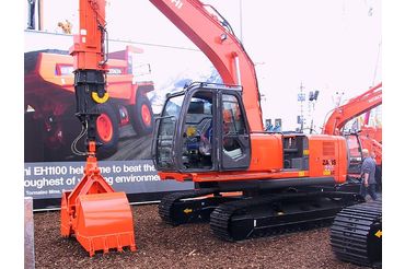 HITACHI EX 225