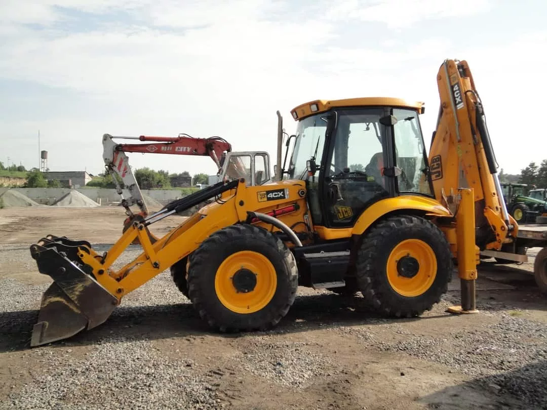 Экскаватор-погрузчик JCB 4CX