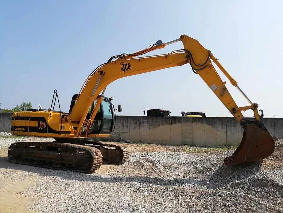 Гусеничный экскаватор JCB JS 180